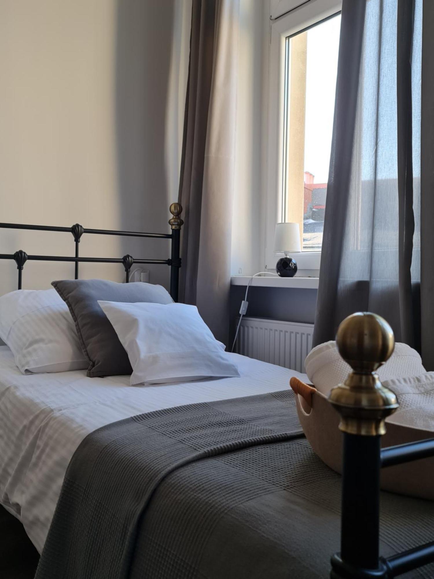 Marzec Apartamenty Gniezno Room photo